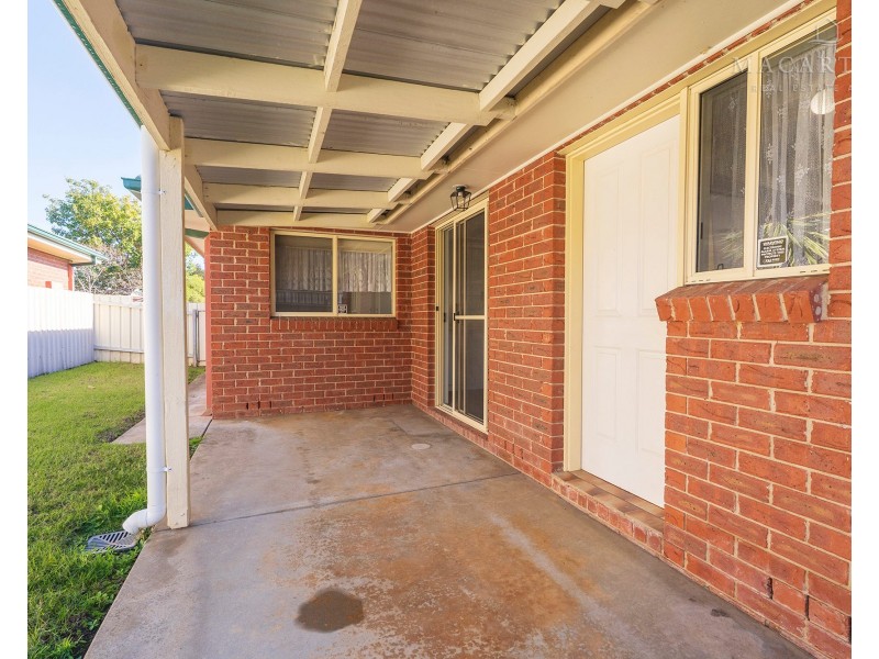 1/4 Nunkeri Street, Glenfield Park NSW 2650