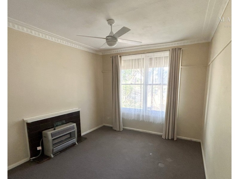 25 Phillip Street, Mount Austin NSW 2650