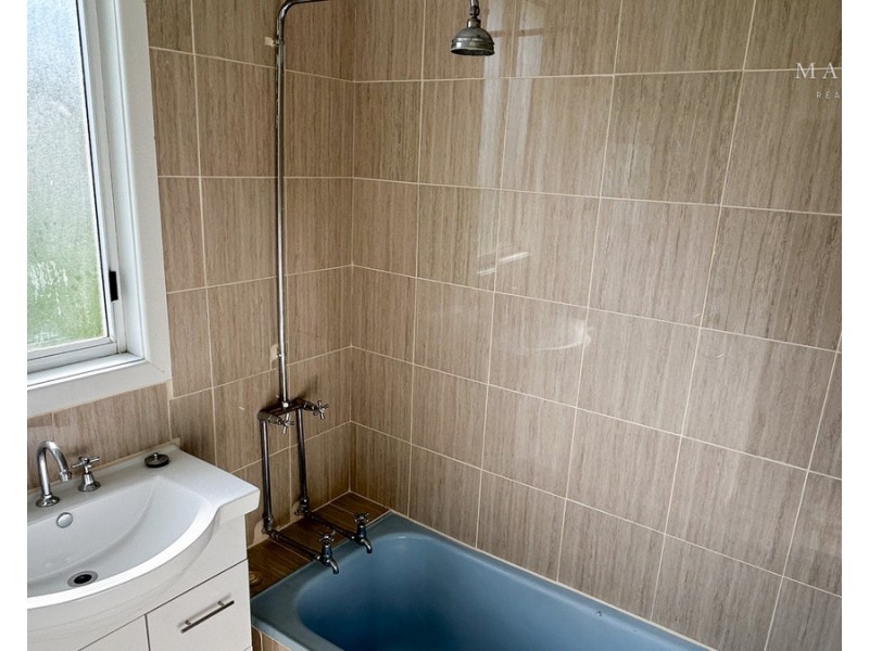 25 Phillip Street, Mount Austin NSW 2650