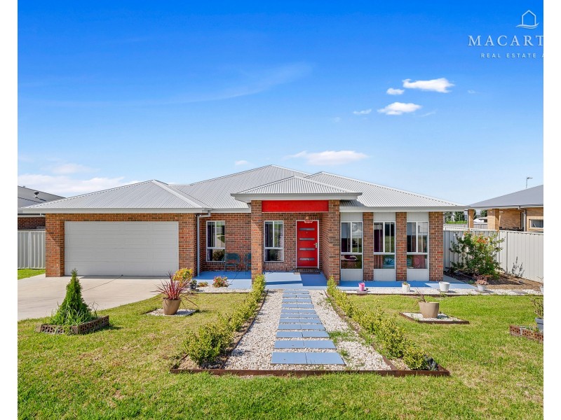 6 Jade Place, Estella NSW 2650