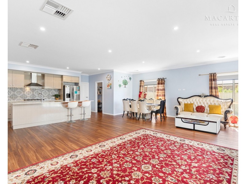 6 Jade Place, Estella NSW 2650