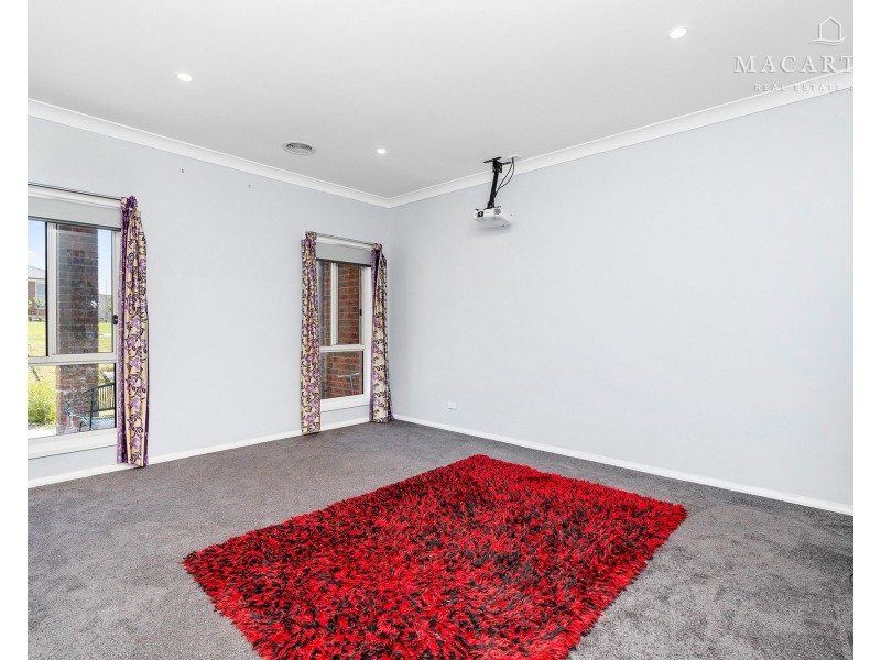 6 Jade Place, Estella NSW 2650