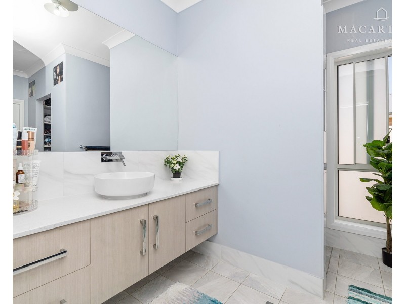 6 Jade Place, Estella NSW 2650