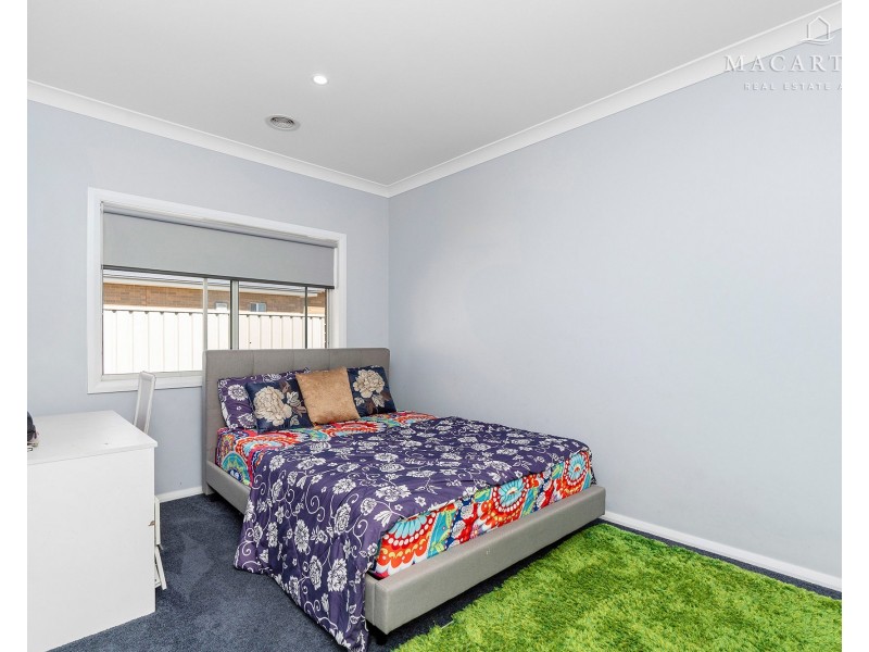 6 Jade Place, Estella NSW 2650