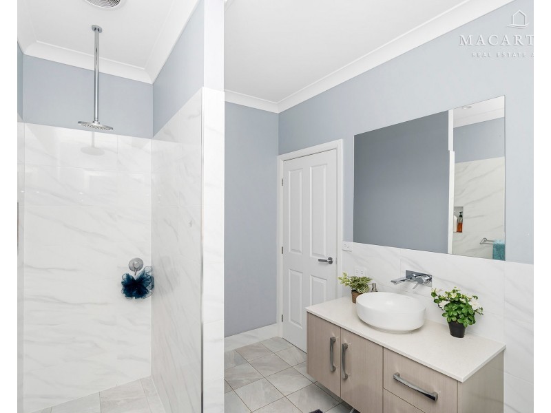 6 Jade Place, Estella NSW 2650