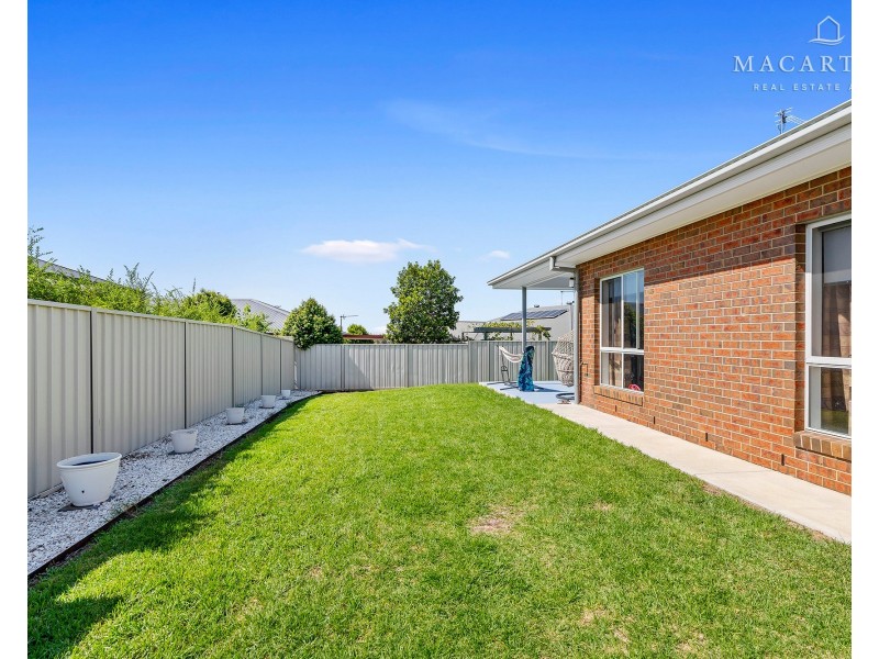 6 Jade Place, Estella NSW 2650