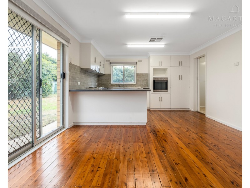 444 Lake Albert Road, Lake Albert NSW 2650