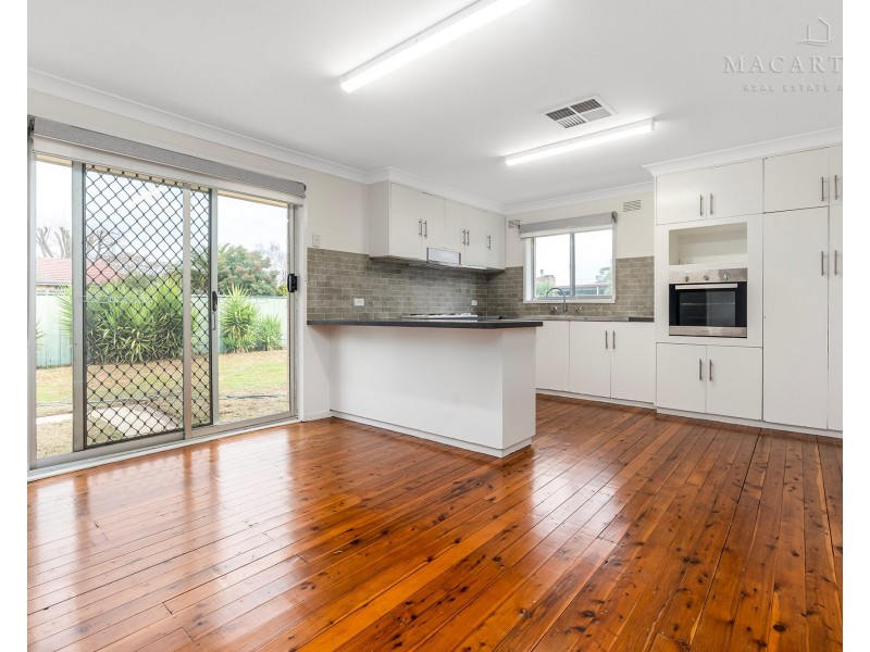 444 Lake Albert Road, Lake Albert NSW 2650