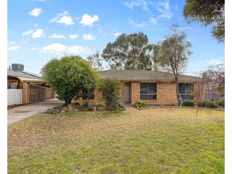 3 Magnolia Parade, Lake Albert NSW 2650