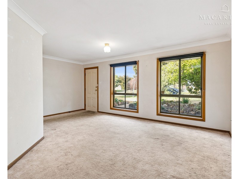3 Magnolia Parade, Lake Albert NSW 2650