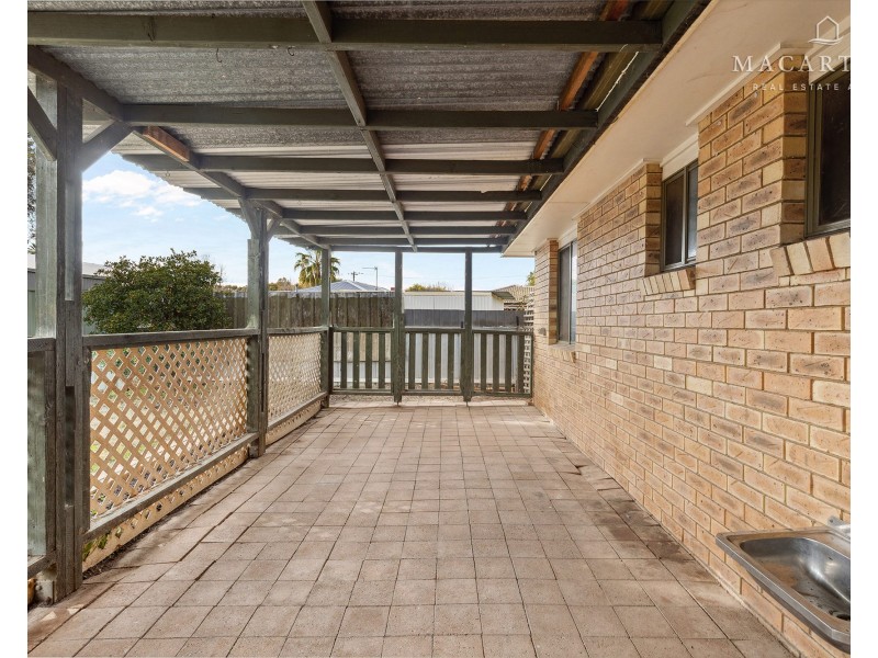 3 Magnolia Parade, Lake Albert NSW 2650
