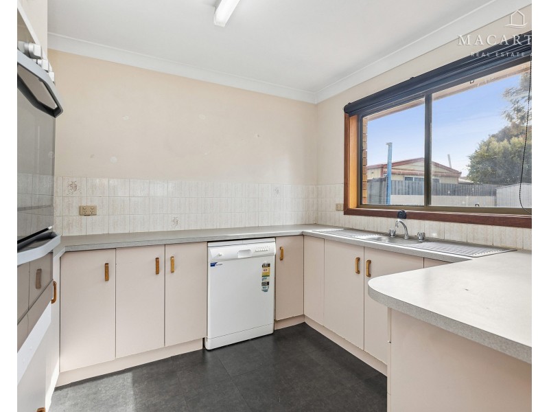 3 Magnolia Parade, Lake Albert NSW 2650