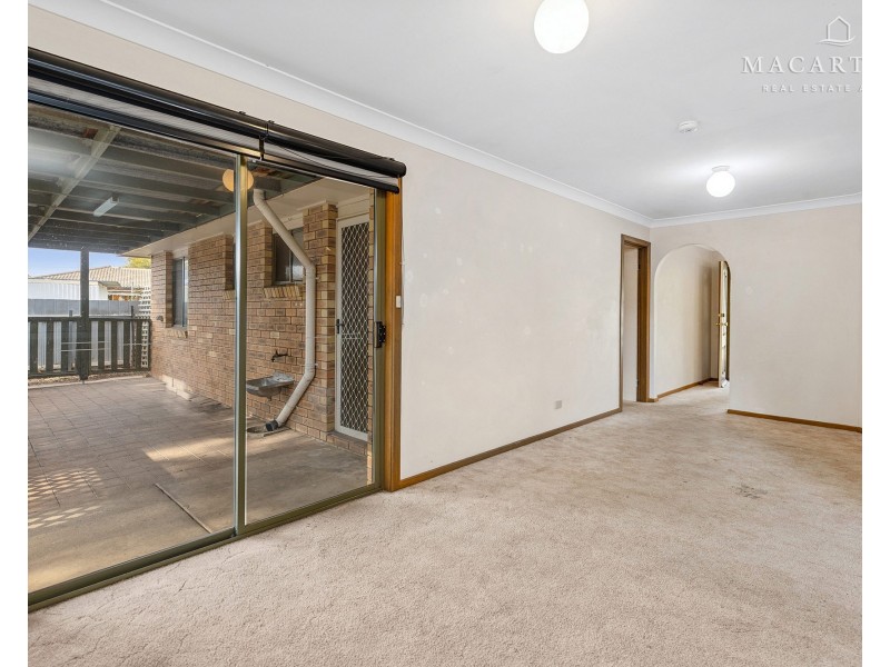3 Magnolia Parade, Lake Albert NSW 2650