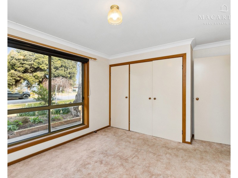 3 Magnolia Parade, Lake Albert NSW 2650