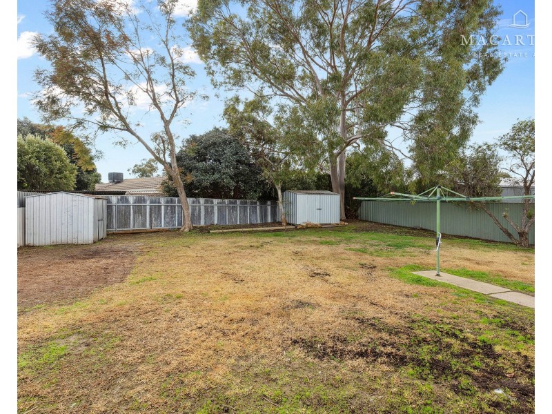 3 Magnolia Parade, Lake Albert NSW 2650
