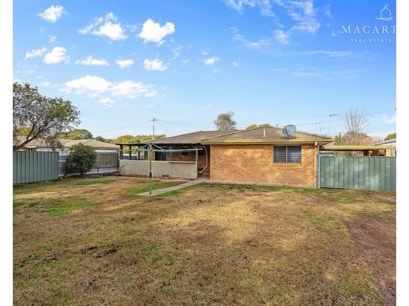 3 Magnolia Parade, Lake Albert NSW 2650
