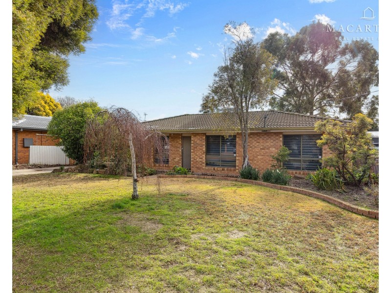 3 Magnolia Parade, Lake Albert NSW 2650