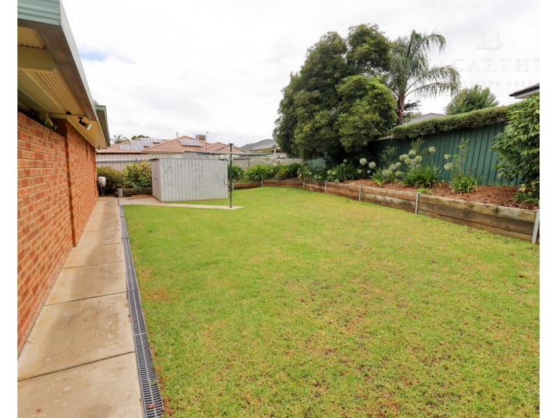 28 Roberts Way, Kooringal NSW 2650