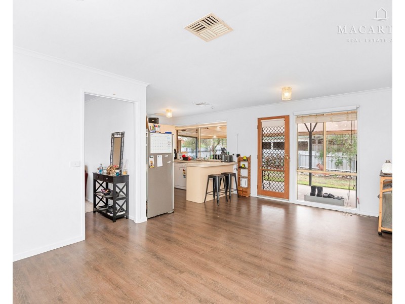 12 Cooba Place, Estella NSW 2650