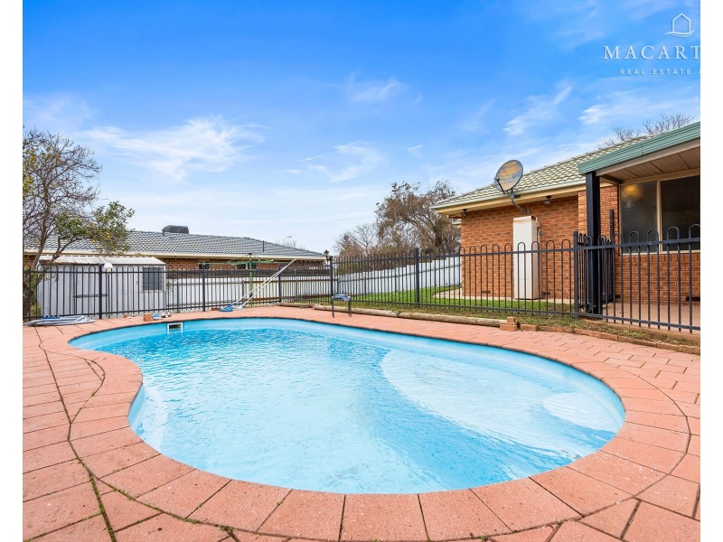 12 Cooba Place, Estella NSW 2650