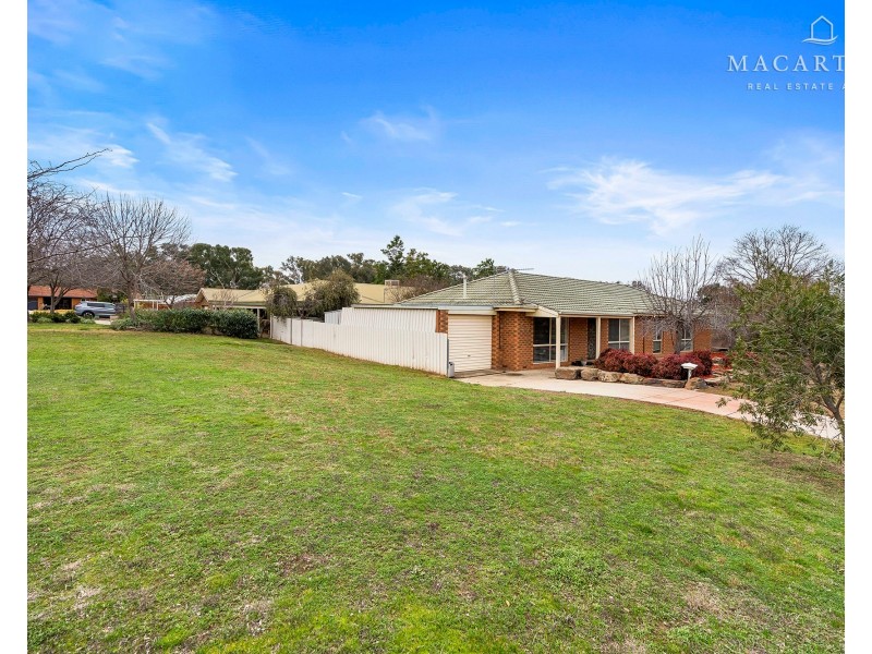 12 Cooba Place, Estella NSW 2650