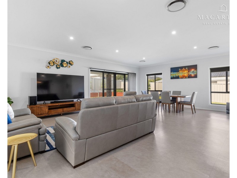 76 Coppabella Drive, Gobbagombalin NSW 2650
