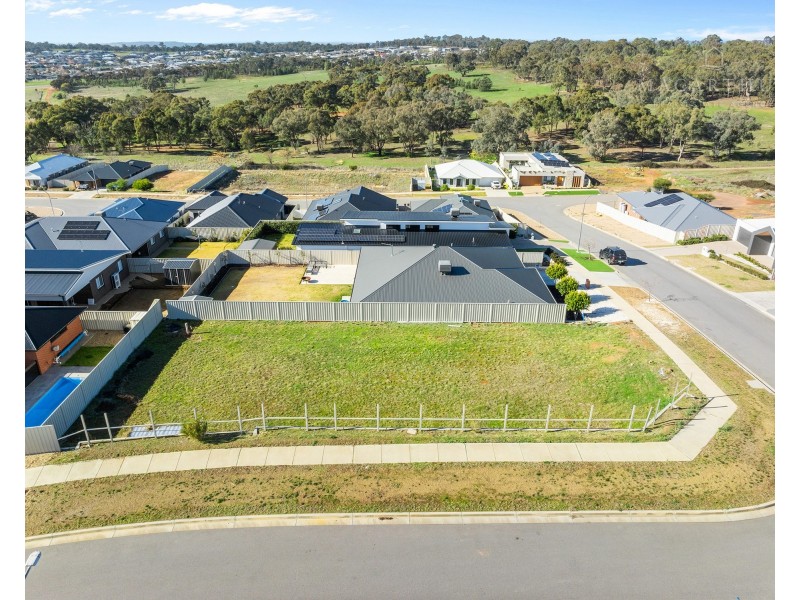 33 Bonner Street, Lloyd NSW 2650