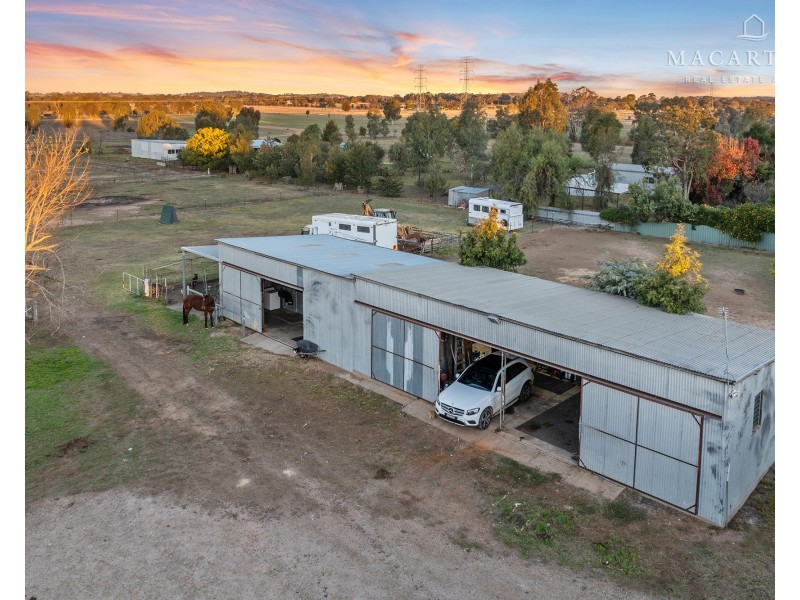 271 Mitchell Road, Lake Albert NSW 2650