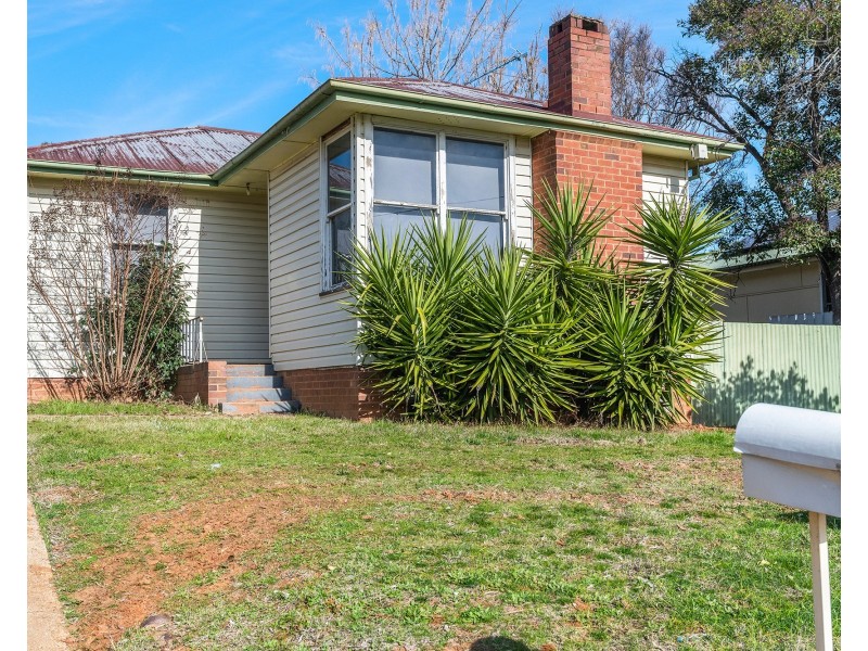 6 Phillip Avenue, Mount Austin NSW 2650