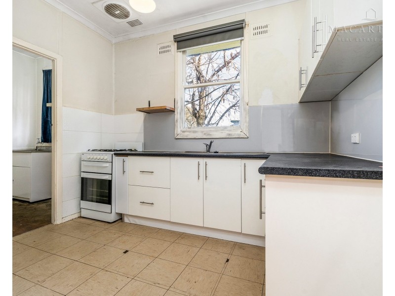 6 Phillip Avenue, Mount Austin NSW 2650