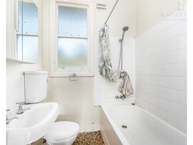 6 Phillip Avenue, Mount Austin NSW 2650