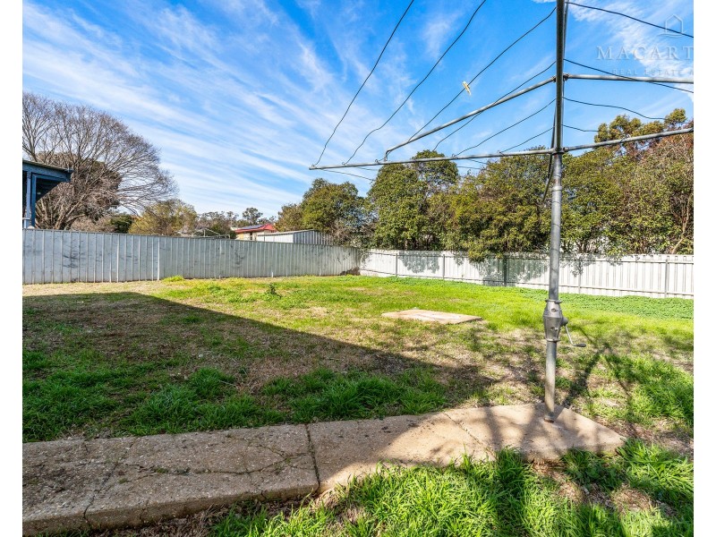 6 Phillip Avenue, Mount Austin NSW 2650