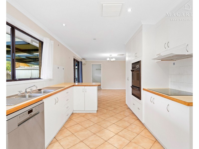 15 Matheson Place, Estella NSW 2650