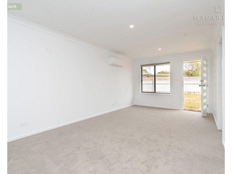 2/5 Lockett Place, Tolland NSW 2650