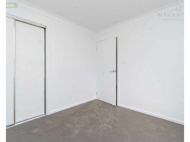 2/5 Lockett Place, Tolland NSW 2650