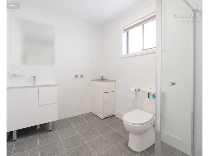 2/5 Lockett Place, Tolland NSW 2650