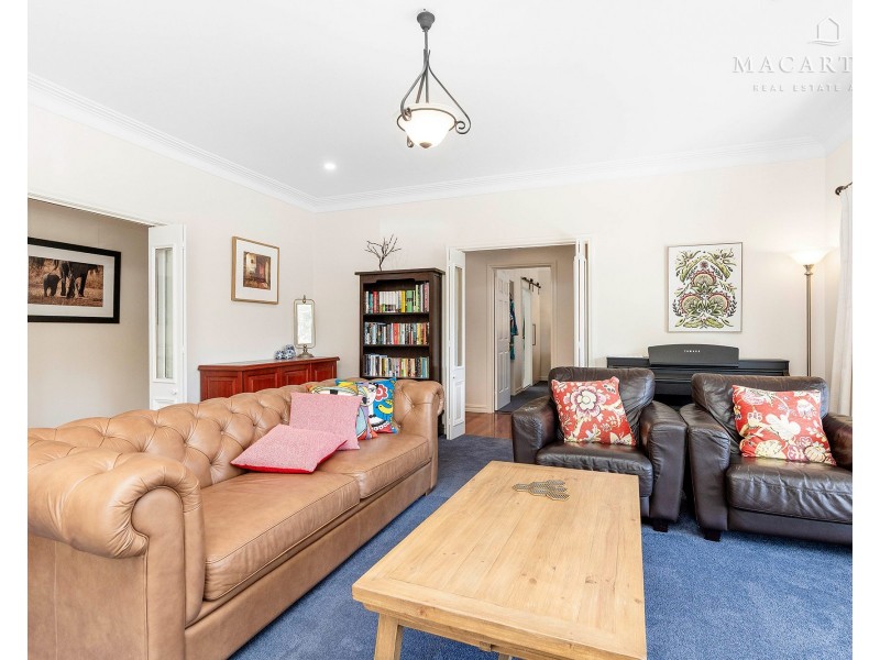 36 Lakehaven Drive, Lake Albert NSW 2650