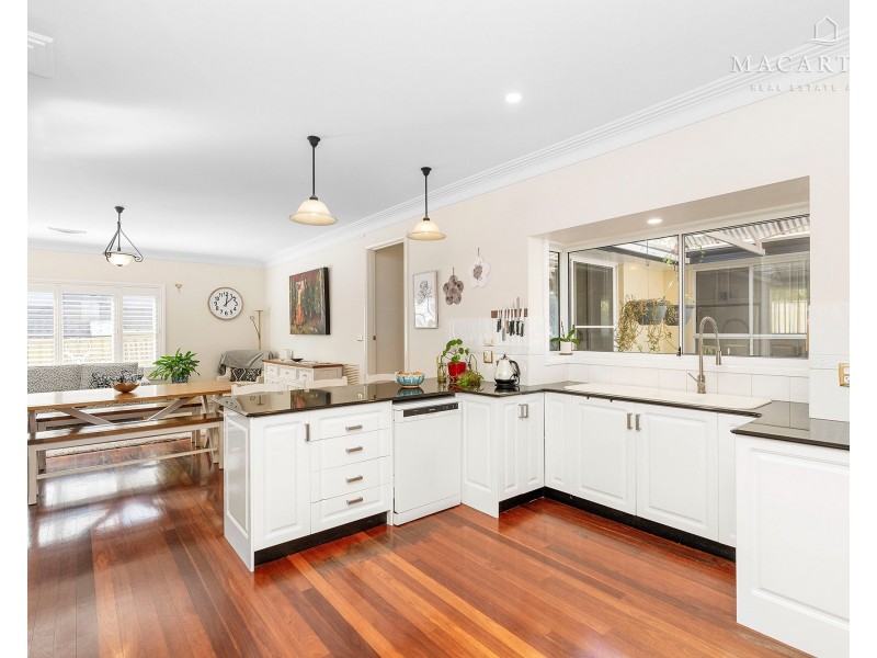 36 Lakehaven Drive, Lake Albert NSW 2650