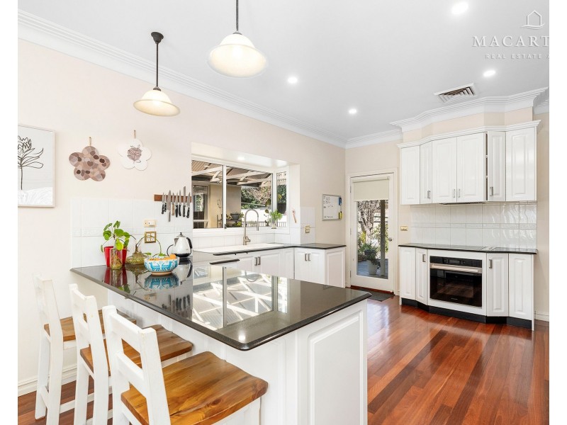 36 Lakehaven Drive, Lake Albert NSW 2650