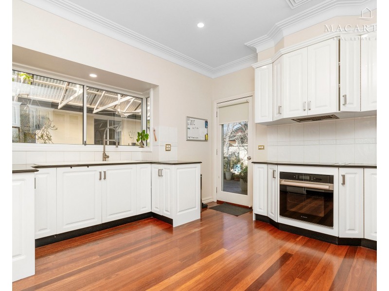 36 Lakehaven Drive, Lake Albert NSW 2650