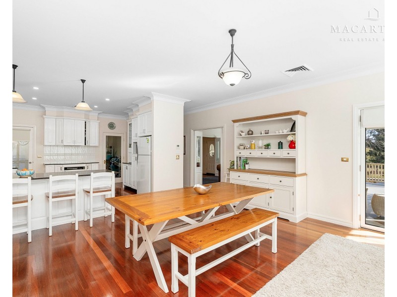 36 Lakehaven Drive, Lake Albert NSW 2650