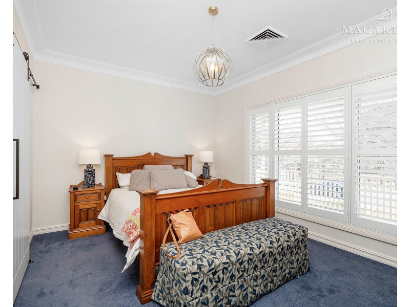 36 Lakehaven Drive, Lake Albert NSW 2650