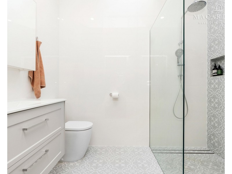 36 Lakehaven Drive, Lake Albert NSW 2650