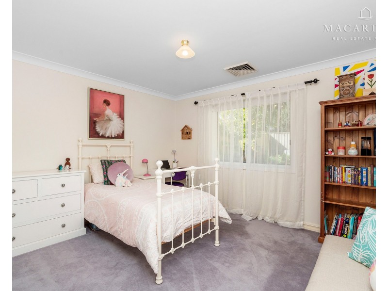 36 Lakehaven Drive, Lake Albert NSW 2650