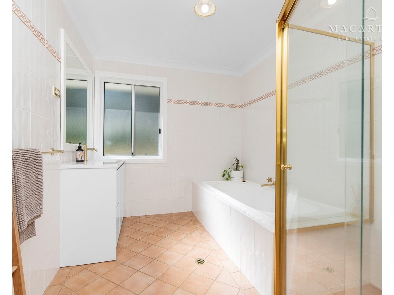 36 Lakehaven Drive, Lake Albert NSW 2650