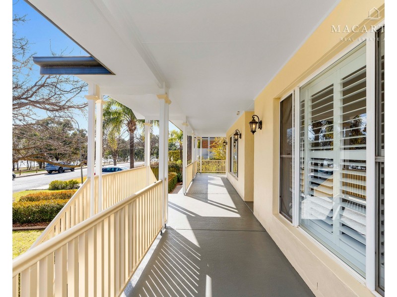 36 Lakehaven Drive, Lake Albert NSW 2650