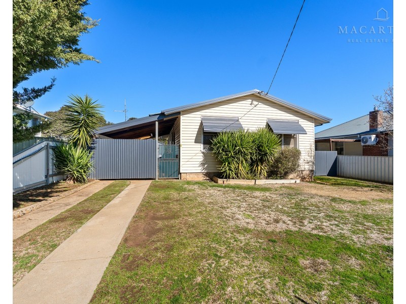 69 Phillip Avenue, Mount Austin NSW 2650