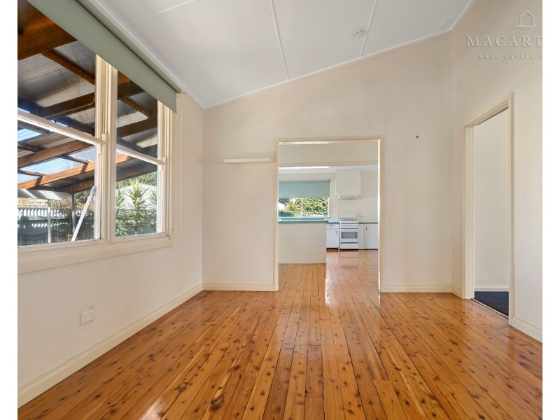69 Phillip Avenue, Mount Austin NSW 2650
