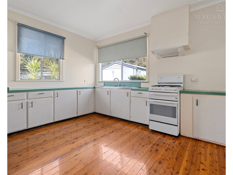 69 Phillip Avenue, Mount Austin NSW 2650