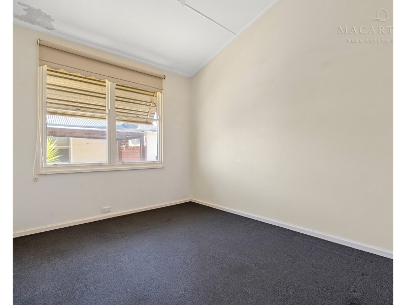 69 Phillip Avenue, Mount Austin NSW 2650